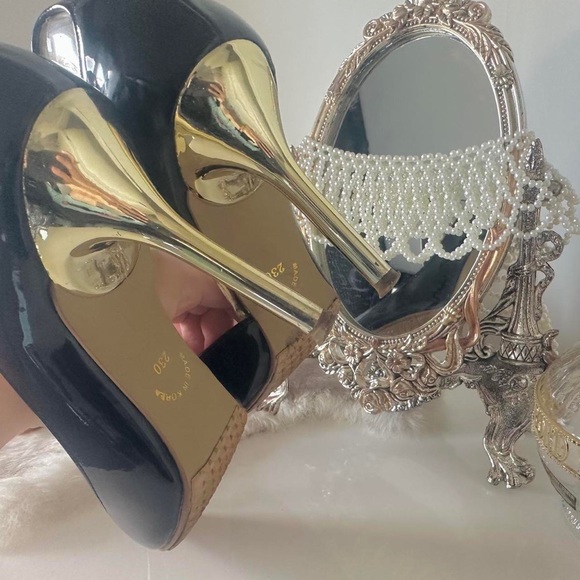 Black and gold patent strap heels - 230cm - Picture 6 of 6